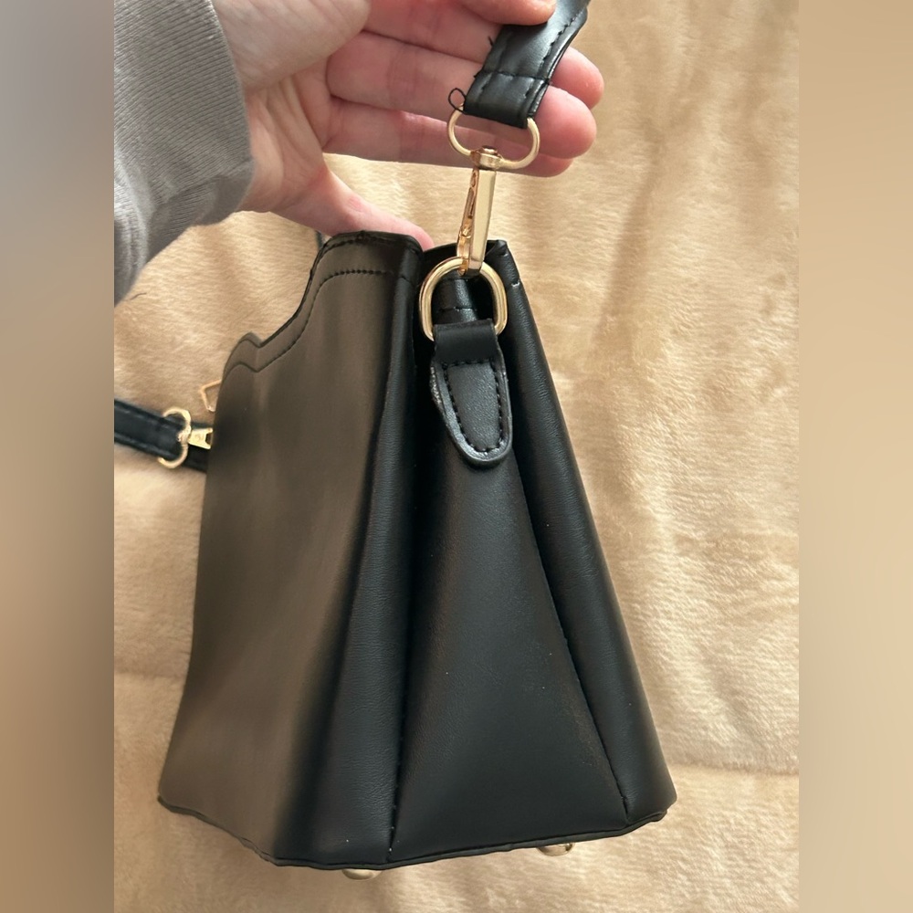 Small stylish crossbody bag - Picture 5 of 7